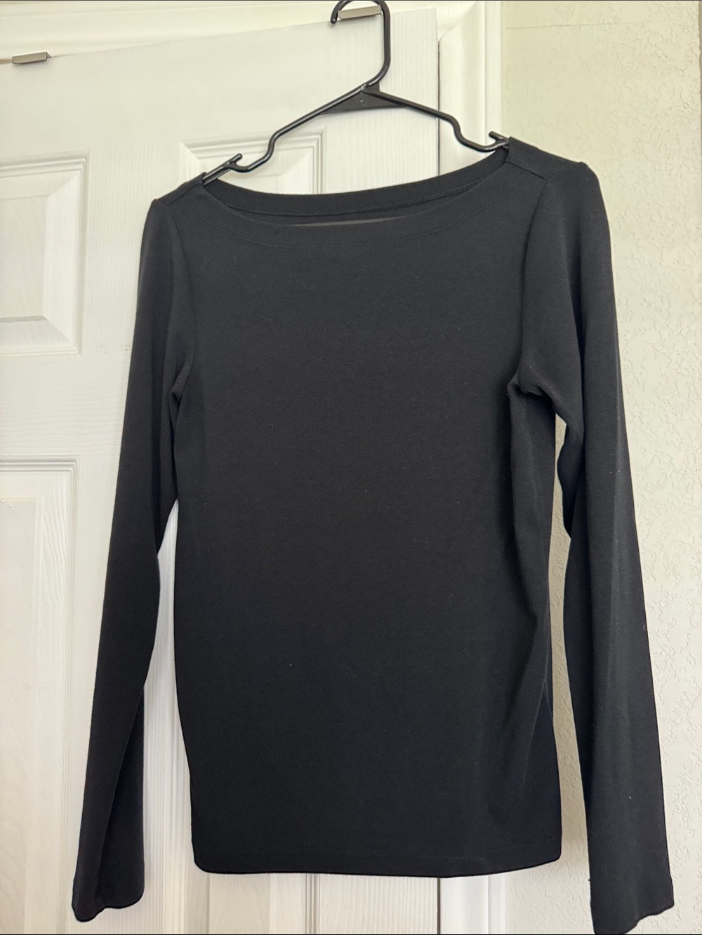 GAP - Black Long-Sleeve Boat Neck Tee